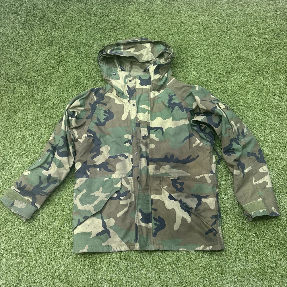 US Military Gore-Tex Woodland Camo Cold Weather Parka Jacket Medium R ECWCS